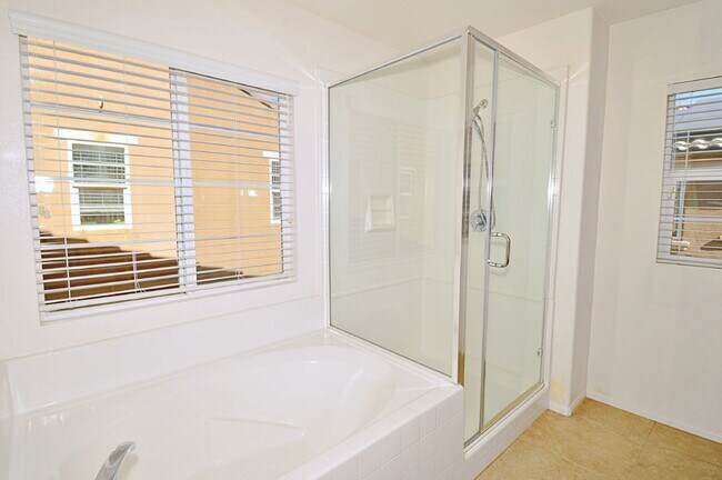 Building Photo - "Charming 3 Bed, 2.5 Bath Palm Desert Rental with Stunning Views and Modern Upgrades!"