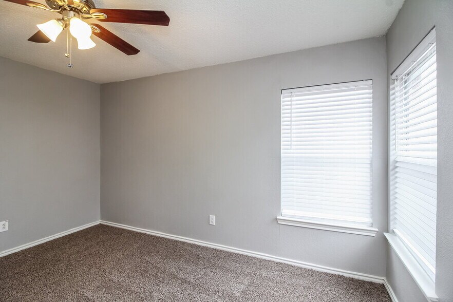 Building Photo - 320 Capricorn St