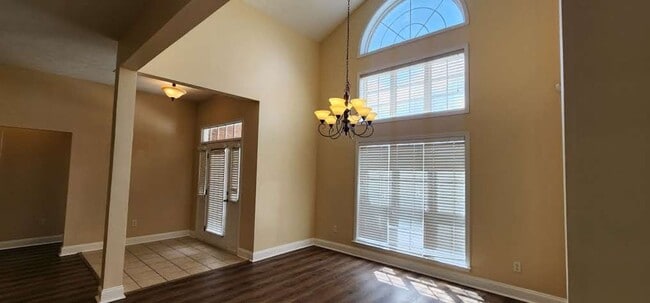 Building Photo - Great Home and Location-Available Now!