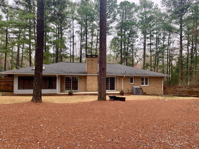 Building Photo - Charming Southern Pines Home on a Spacious...