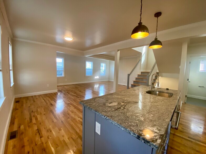 Building Photo - 96 Willis Ave