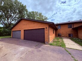 Building Photo - 624 Saxonwood Rd