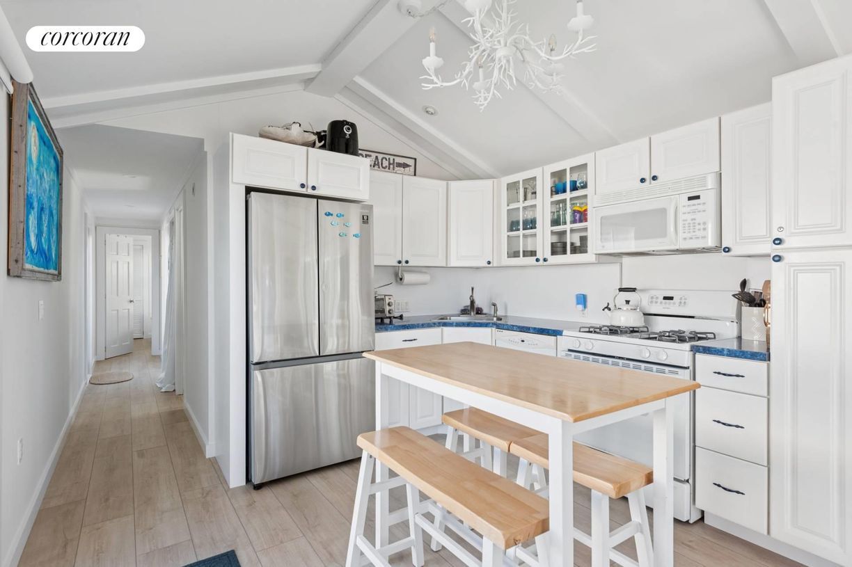 Building Photo - 100 Deforest Rd