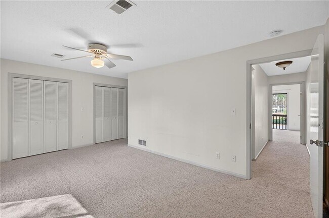 Building Photo - 1 Fairway Dr