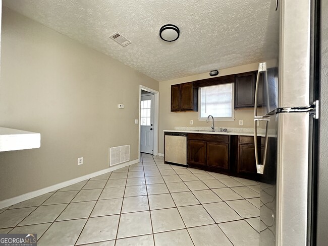 Building Photo - 271 E Wright St