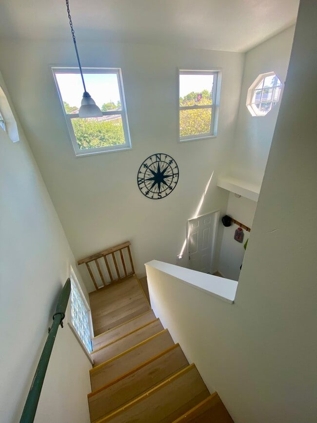 Building Photo - Black Raven Cottage in Historic Seaview ~ ...