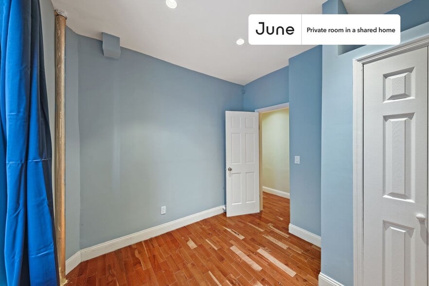 Building Photo - Room in Shared 3 bed/1 bath home