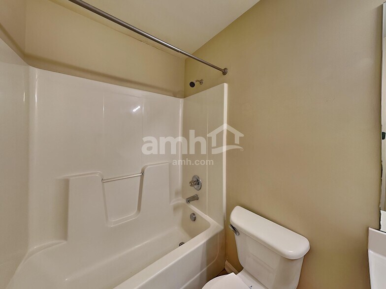 Building Photo - 2323 Jasmine Glen Dr