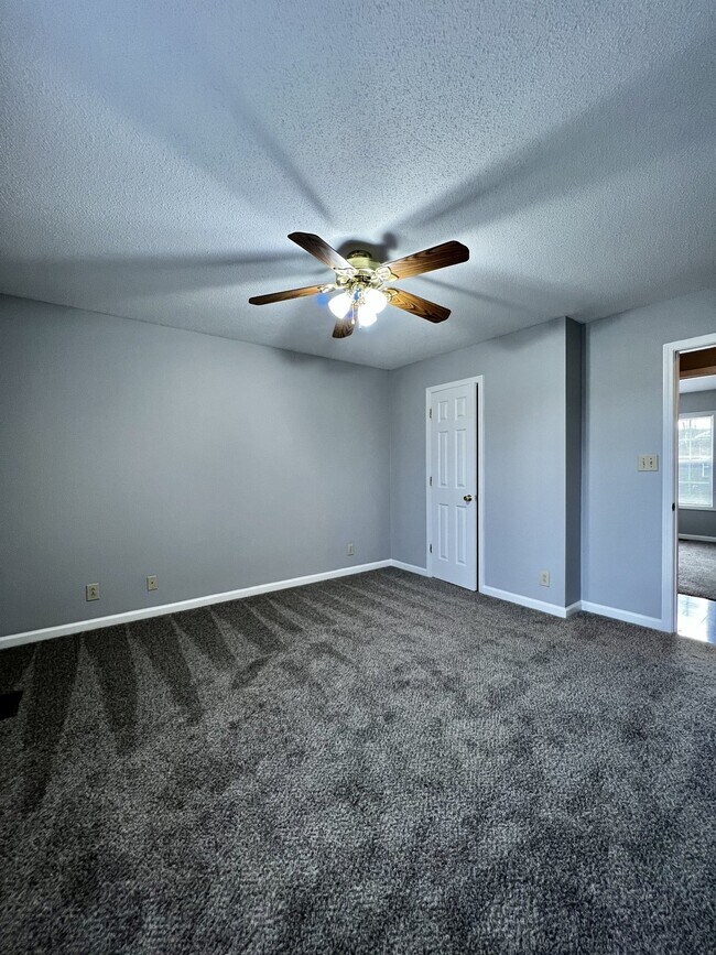 Building Photo - 229 Grassmire Dr