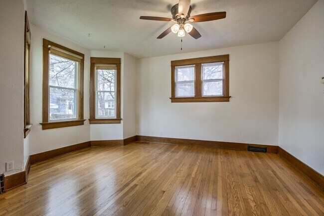 Building Photo - 1327 S 13th St