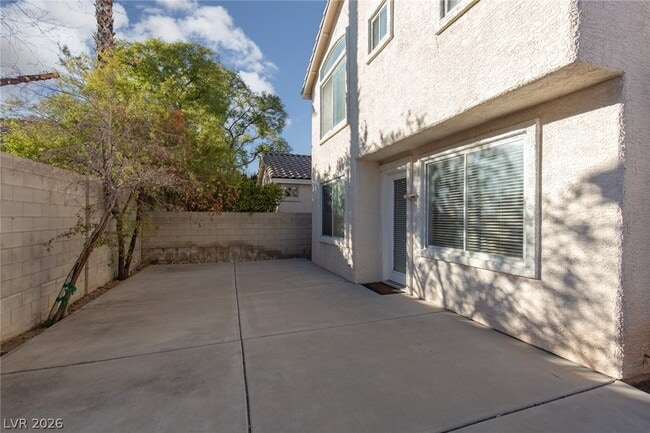 Building Photo - 2137 Polynesia Cir