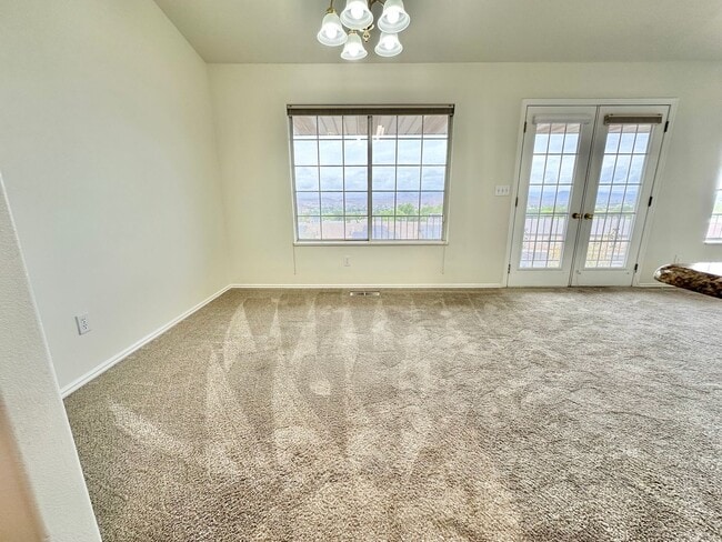 Building Photo - 4 bedrooms plus 2 additional areas. Price Reduced!!