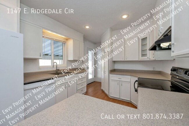Building Photo - 1147 E Ridgedale Cir