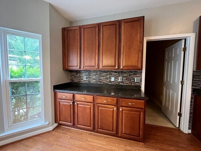 Building Photo - 570 Batty Way