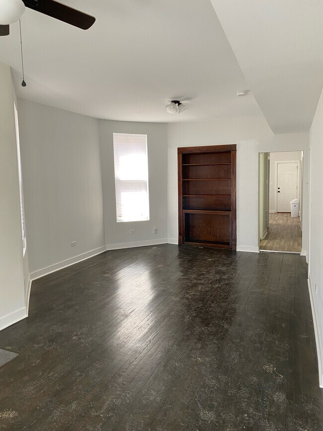 Building Photo - 6624 S Rhodes Ave