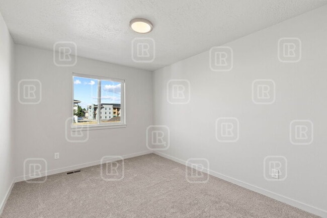 Building Photo - 212 S Woodlawn Rd