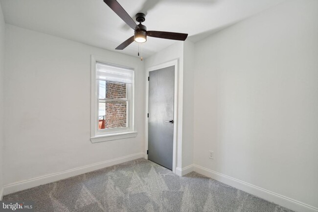 Building Photo - 7 E Oxford St