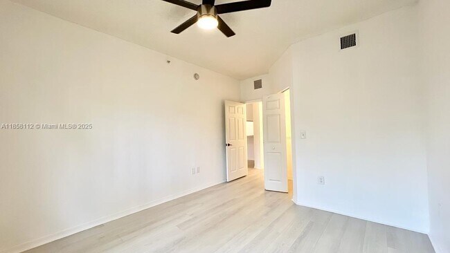 Building Photo - 3021 Alcazar Pl