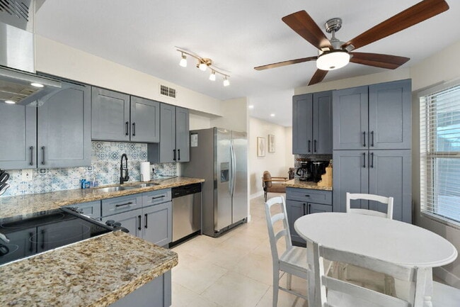 Building Photo - 14410 North 42nd Pl