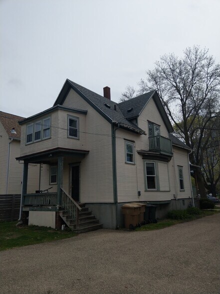 Building Photo - 822 E Dayton St