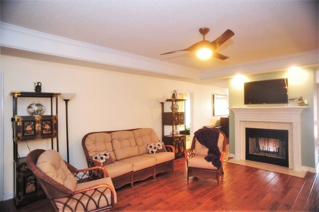 Building Photo - Updated Stunner