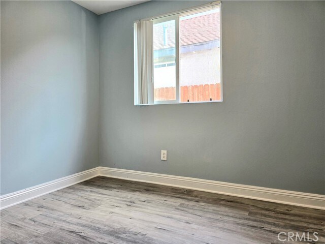 Building Photo - 715 W 58th St