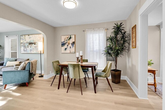 Building Photo - 2Bd/1Ba Seattle House