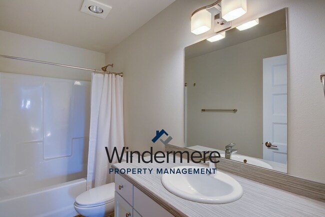 Building Photo - 3 Bed 3 Bath Home in Admirals Cove