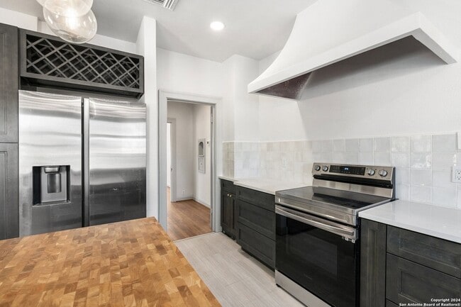 Building Photo - 331 W Elsmere Pl