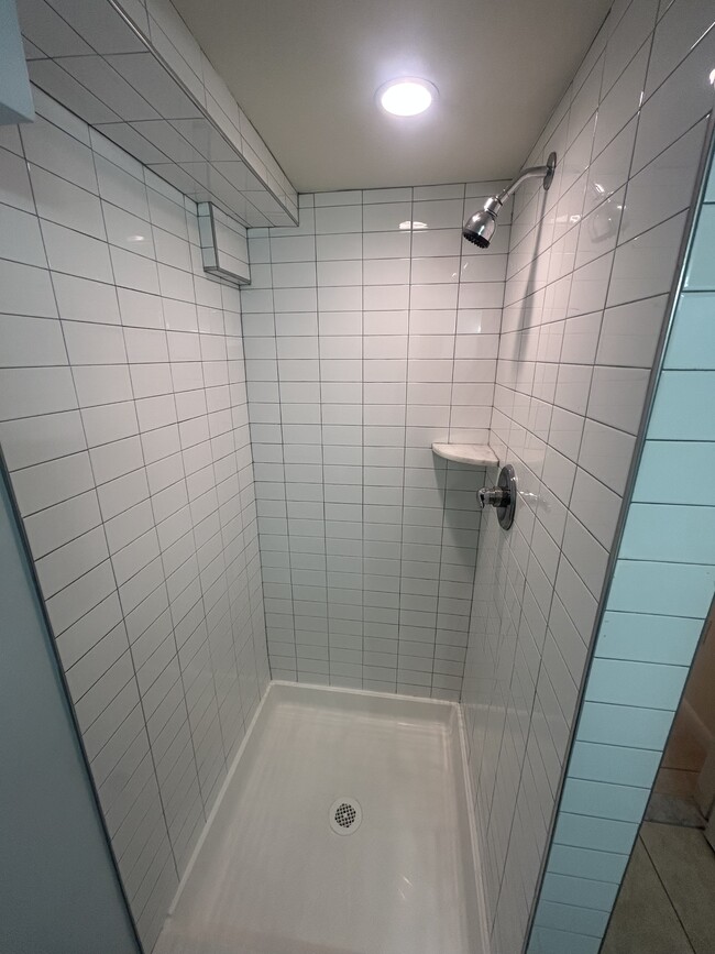 Building Photo - 632 Maury Ave