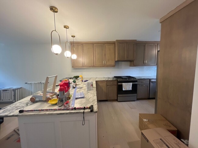 Building Photo - Welcome to this updated townhome in Northe...