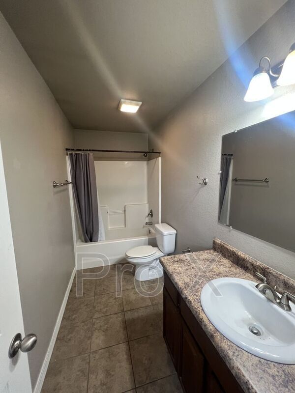 Building Photo - 2016 S Highview Ave