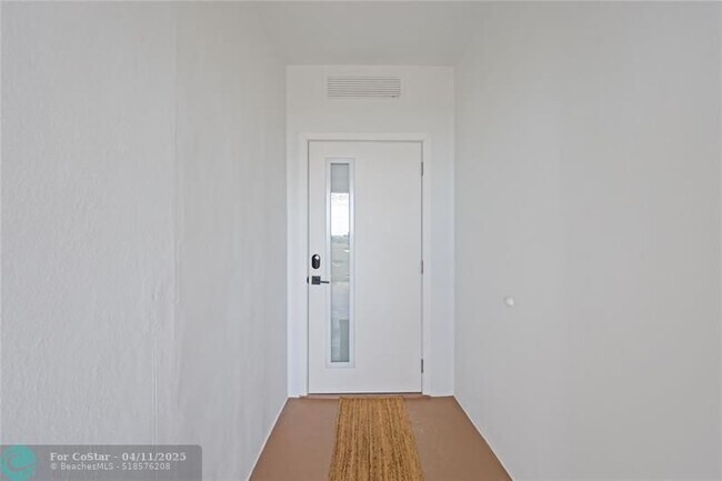 Building Photo - 333 Sunset Dr