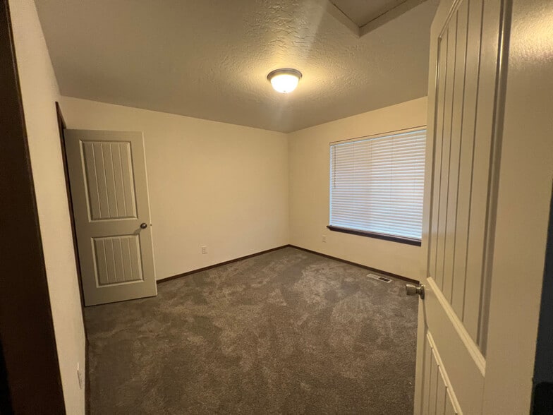 Building Photo - 7942 W Kayak Ct