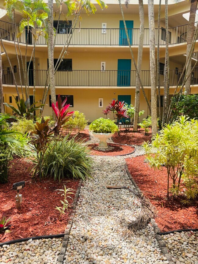Building Photo - 5190 Las Verdes Cir