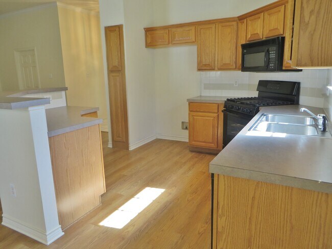 Building Photo - 3 Bedroom 2 Bathroom Parkview Estates Home