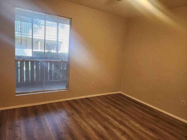 Building Photo - 5665 Birchmont Dr