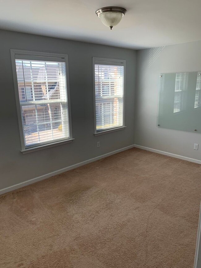 Building Photo - Traemoor Village Townhome