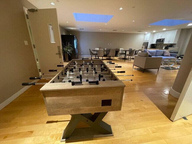 Building Photo - 862 6th Ave