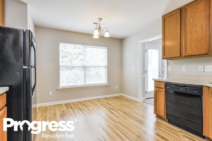 Building Photo - 826 Red Oak Tree Dr