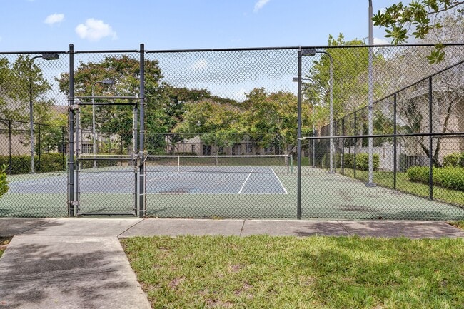 Building Photo - 2021 Island Dr