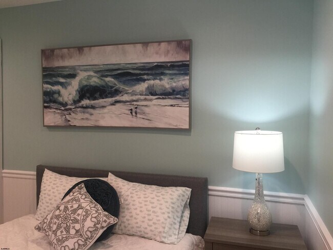 Building Photo - 205 3rd St S