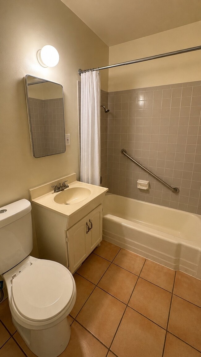Building Photo - 1433 W 84th Pl