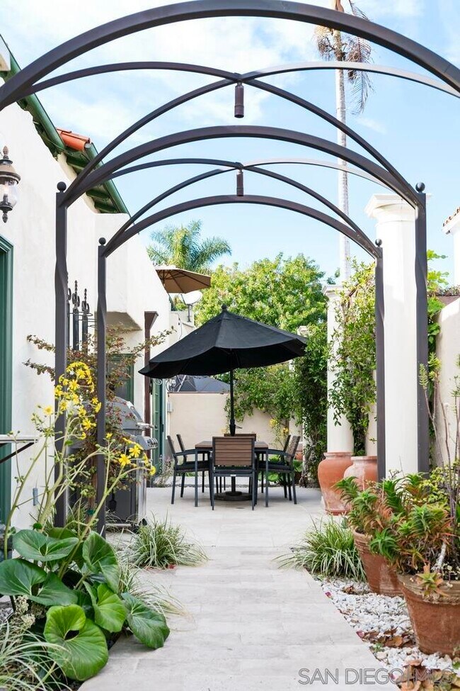 Building Photo - 6129 La Flecha