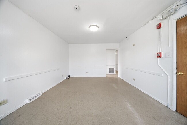 Building Photo - 16048 Halsted St