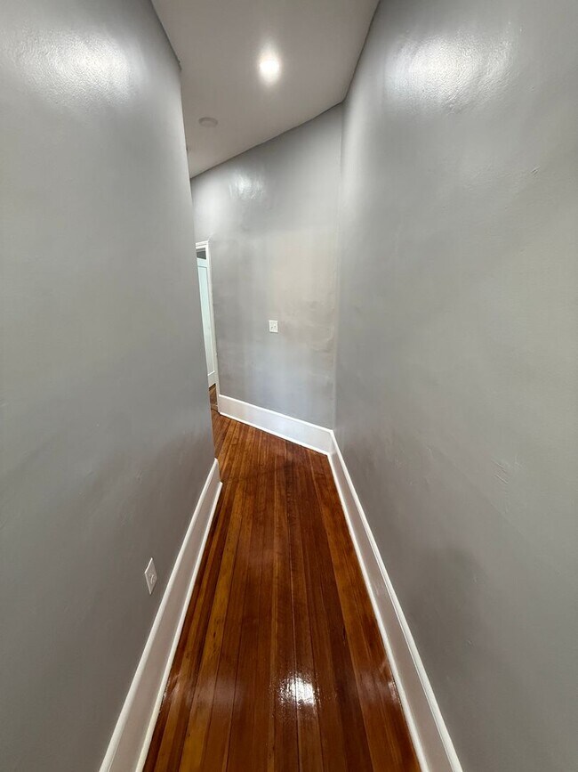 Building Photo - 2mil