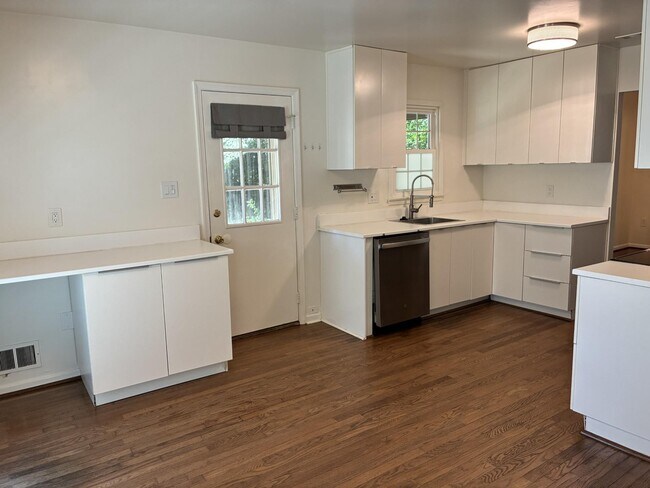 Building Photo - 4834 King Solomon Dr