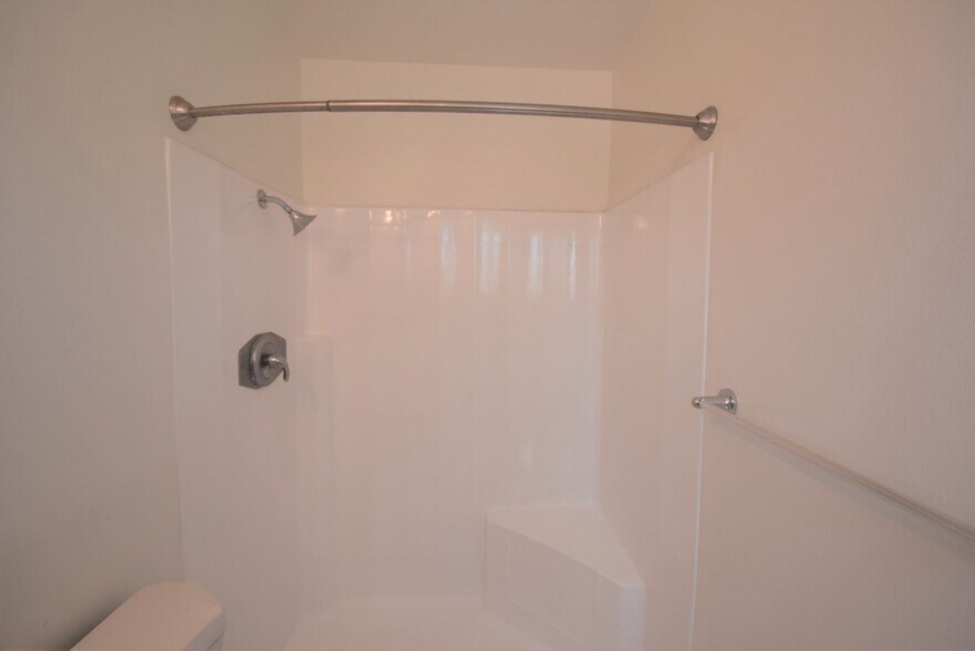 Building Photo - 24822 Walnut St