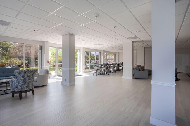 Building Photo - 405 N Ocean Blvd