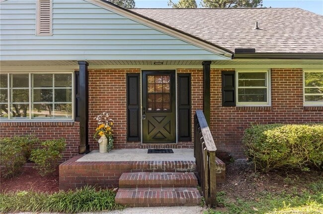 Building Photo - 13520 Oakwood Dr